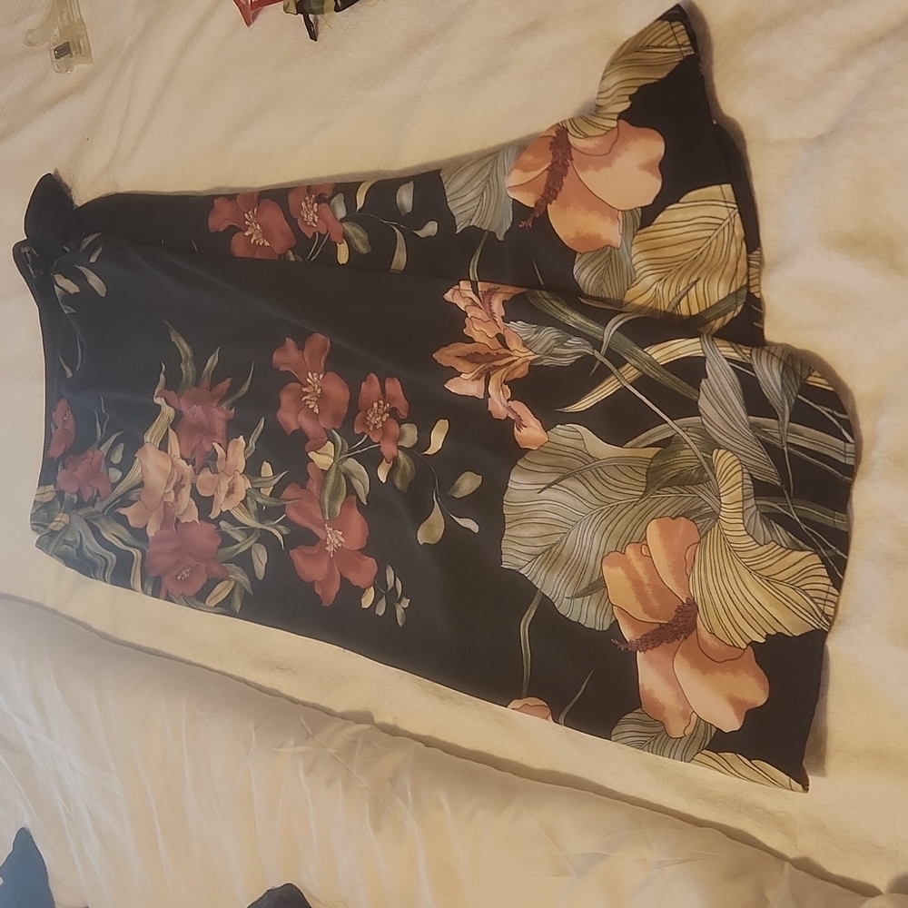 Tommy Bahama ,Small, Black Floral